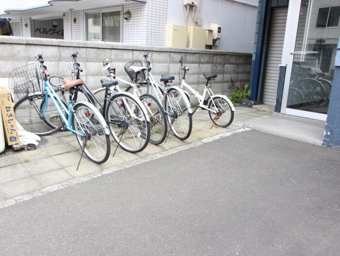 物件外観写真4　(駐輪場)