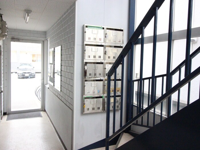 物件外観写真6　(エントランス部分)