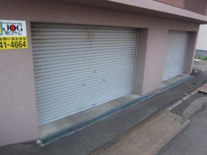 物件外観写真5　(駐車場)