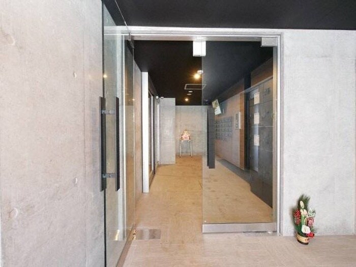 物件外観写真4　(エントランス部分)