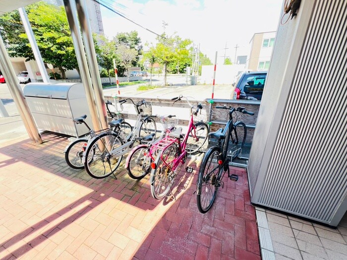 物件外観写真3　(駐輪場)