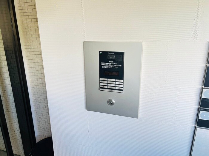 物件外観写真5　(エントランス部分)