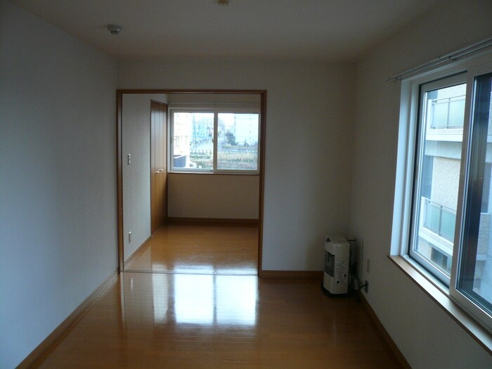 物件内観写真4　(居室)