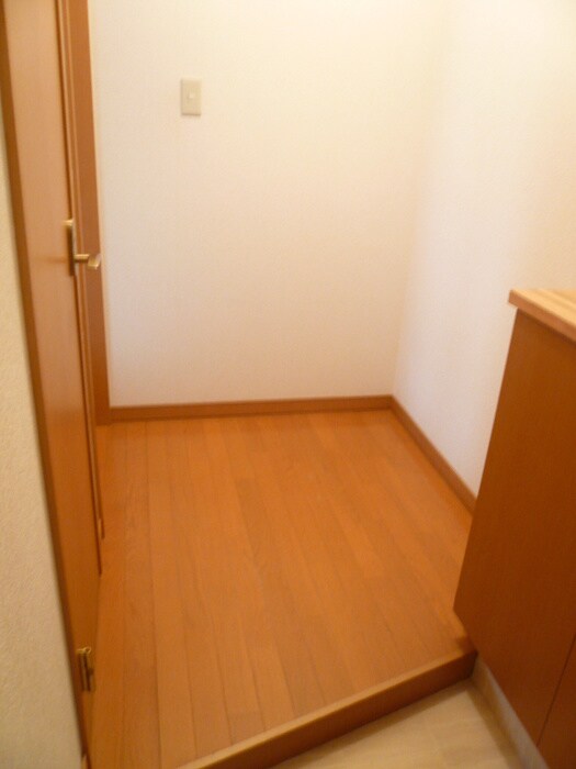 物件内観写真13　(玄関)
