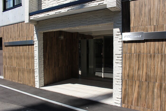 物件外観写真3　(エントランス部分)