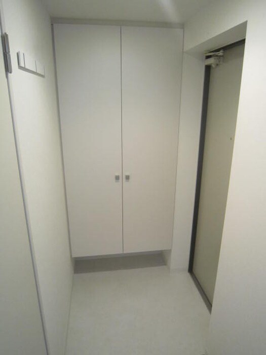 物件内観写真13　(玄関)