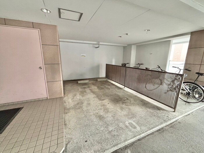 物件外観写真5　(駐車場)