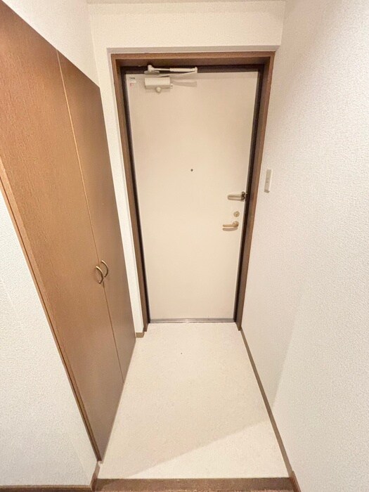 物件内観写真18　(玄関)