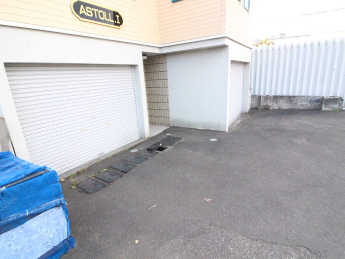 物件外観写真4　(駐車場)