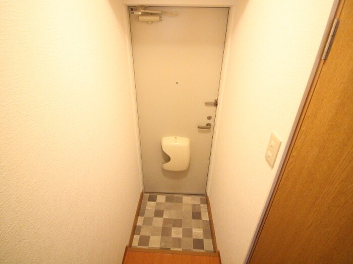 物件内観写真16　(玄関)