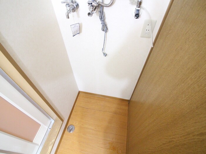 物件内観写真18　(洗濯機置場)