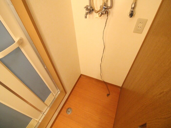 物件内観写真18　(洗濯機置場)