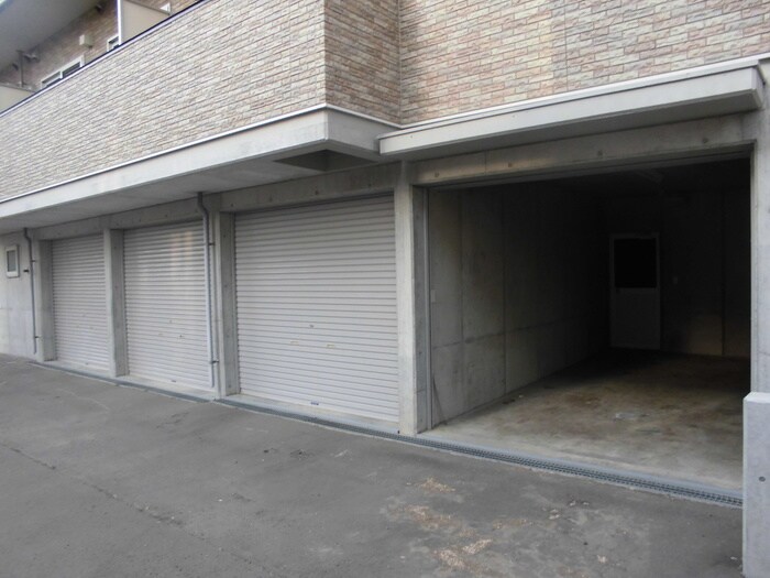 物件外観写真3　(駐車場)