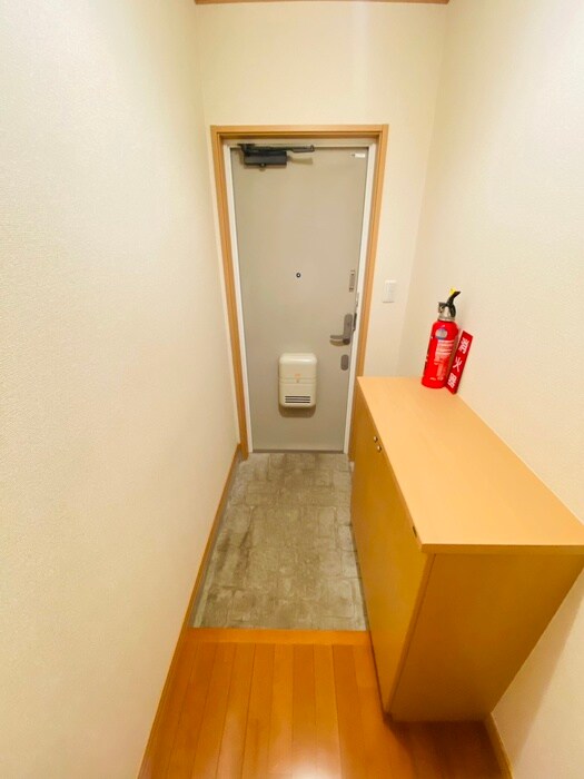 物件内観写真16　(玄関)