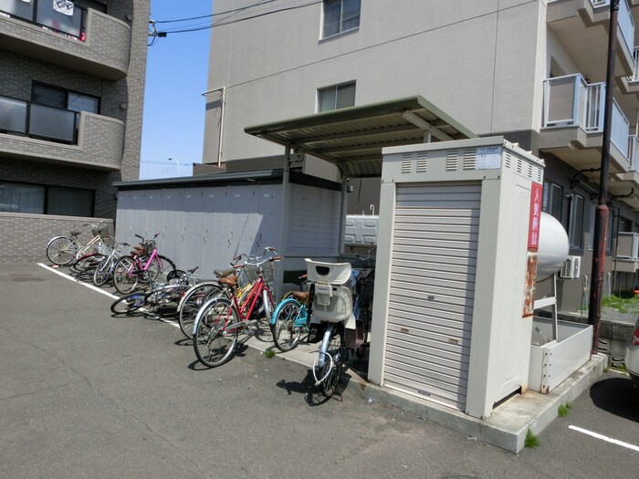 物件外観写真3　(駐輪場)