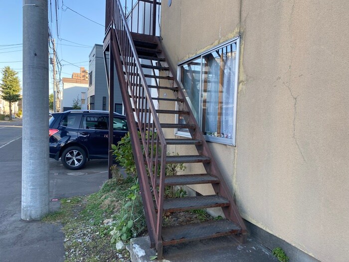 物件外観写真4　(エントランス部分)