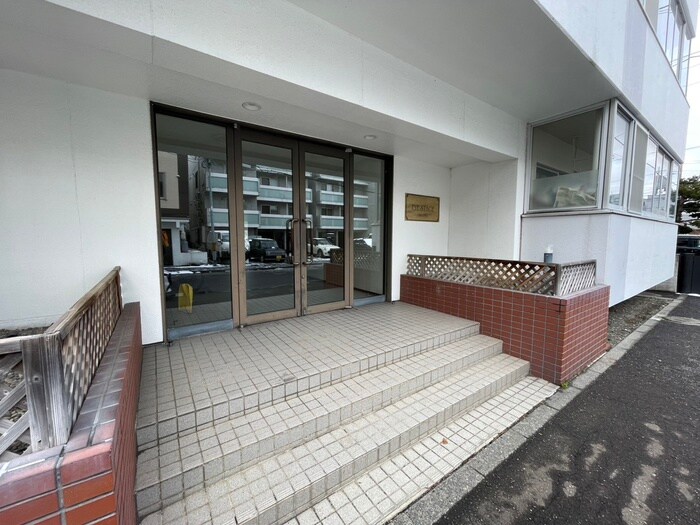 物件外観写真4　(エントランス部分)