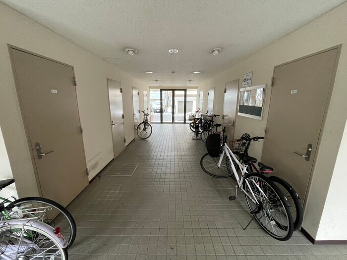 物件外観写真5　(エントランス部分)