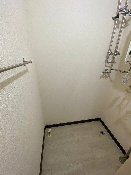 物件内観写真16　(洗濯機置場)