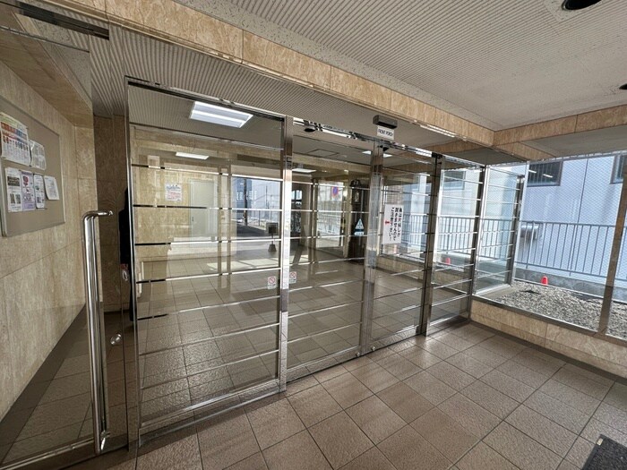 物件外観写真4　(エントランス部分)