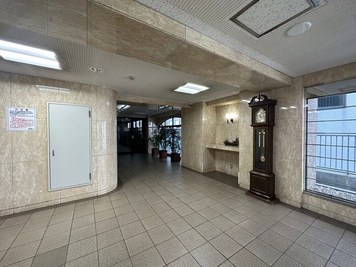 物件外観写真5　(エントランス部分)