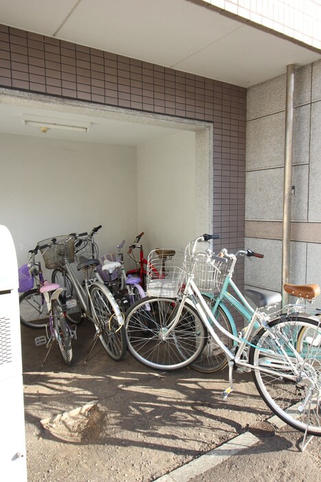 物件外観写真4　(駐輪場)
