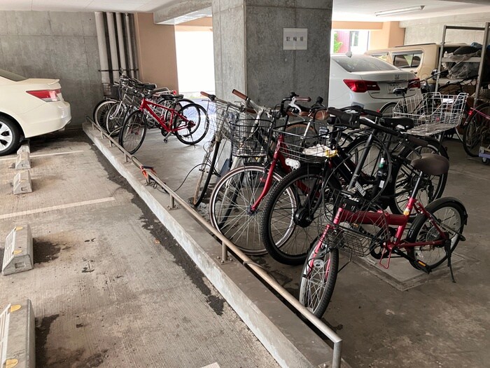 物件外観写真2　(駐輪場)