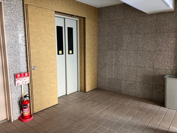 物件外観写真5　(エントランス部分)