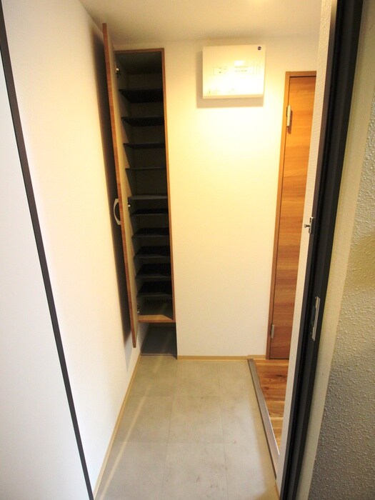 物件内観写真13　(玄関)