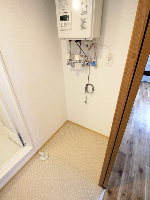 物件内観写真15　(洗濯機置場)