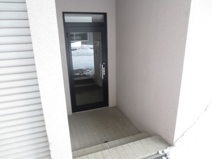 物件外観写真4　(エントランス部分)