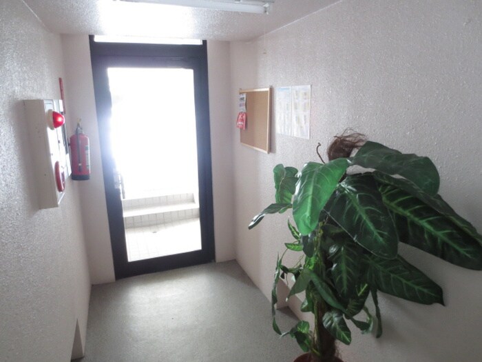 物件外観写真5　(エントランス部分)