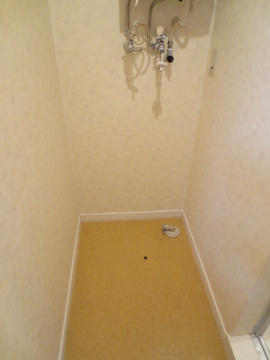 物件内観写真14　(洗濯機置場)