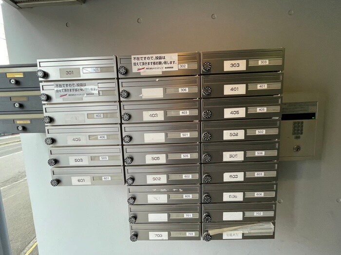 物件外観写真4　(エントランス部分)