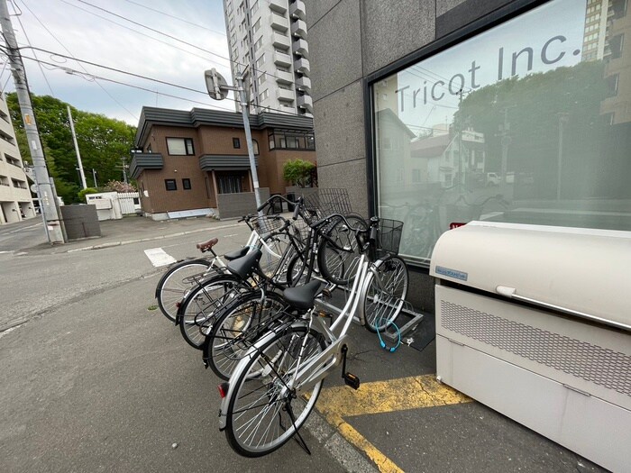 物件外観写真6　(駐輪場)