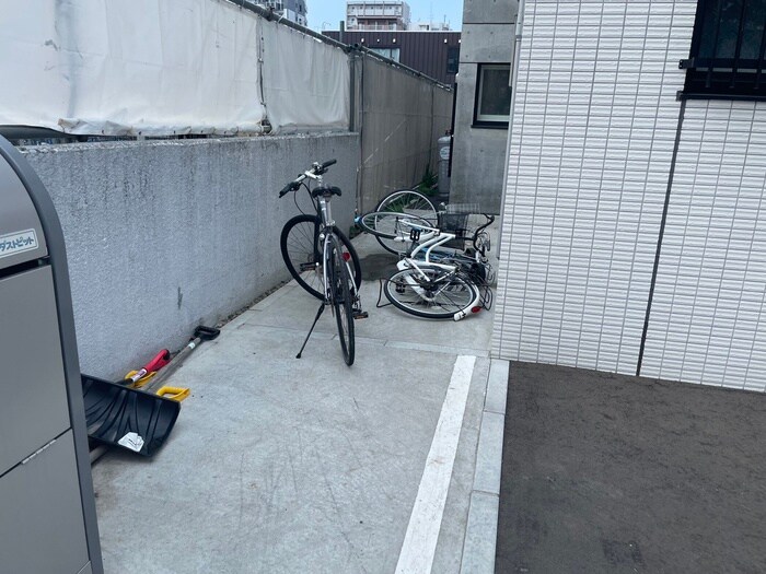 物件外観写真3　(駐輪場)