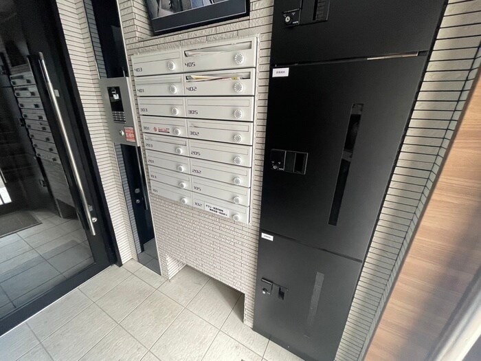 物件外観写真5　(エントランス部分)