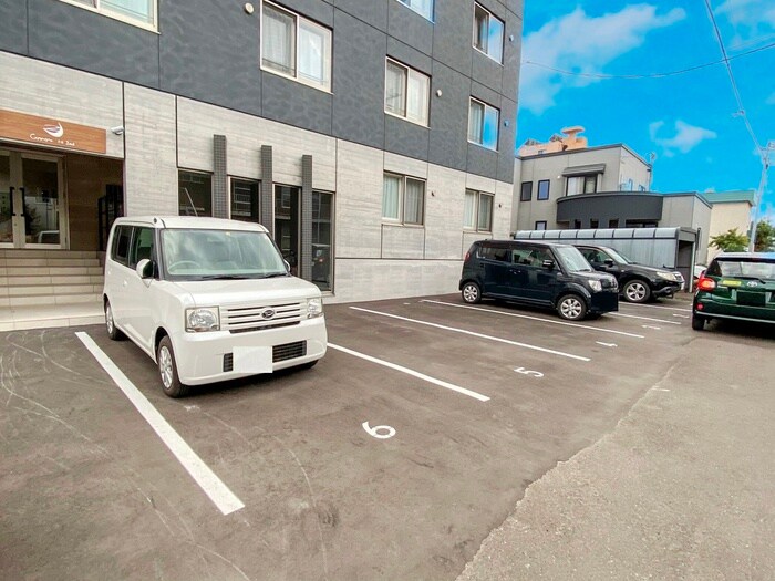 物件外観写真4　(駐車場)