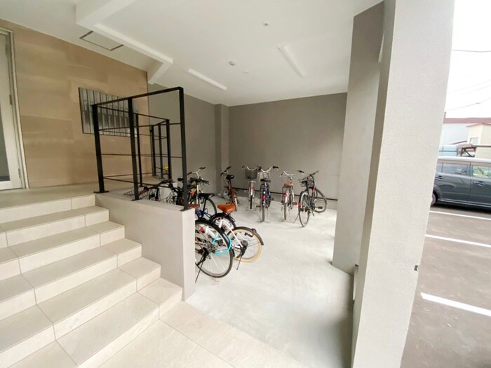 物件外観写真6　(駐輪場)