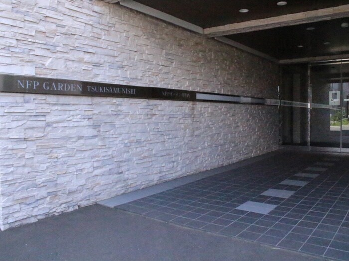 物件外観写真5　(エントランス部分)