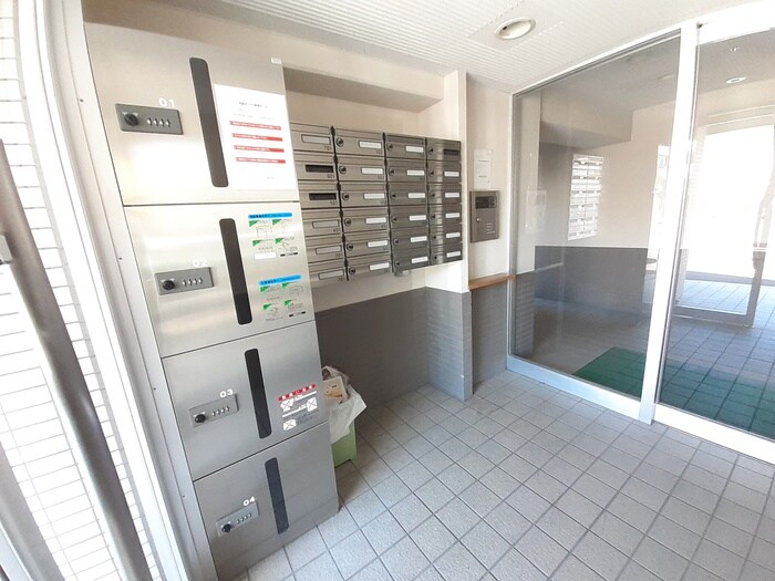 物件外観写真3　(エントランス部分)