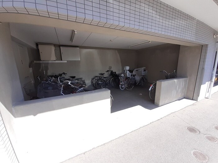 物件外観写真5　(駐輪場)