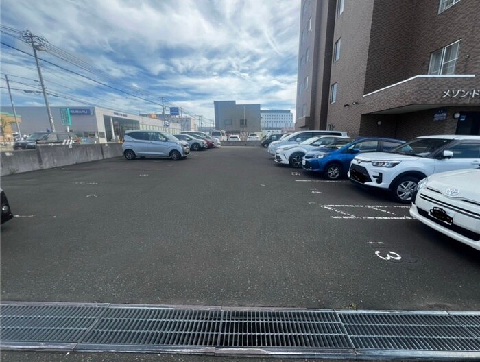 物件外観写真5　(駐車場)