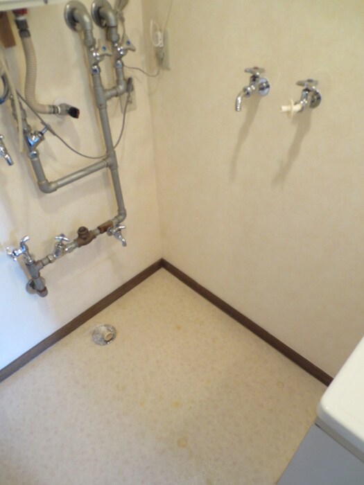 物件内観写真18　(洗濯機置場)