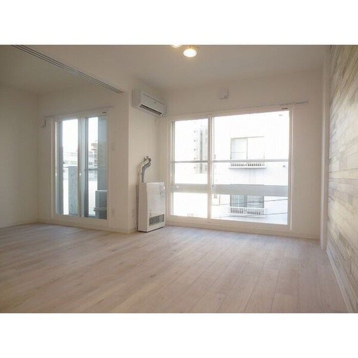 物件内観写真2　(居室)