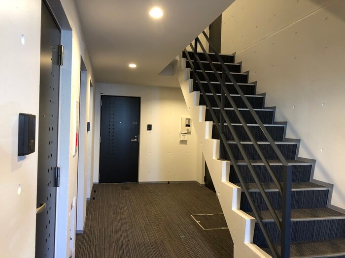 物件外観写真3　(エントランス部分)