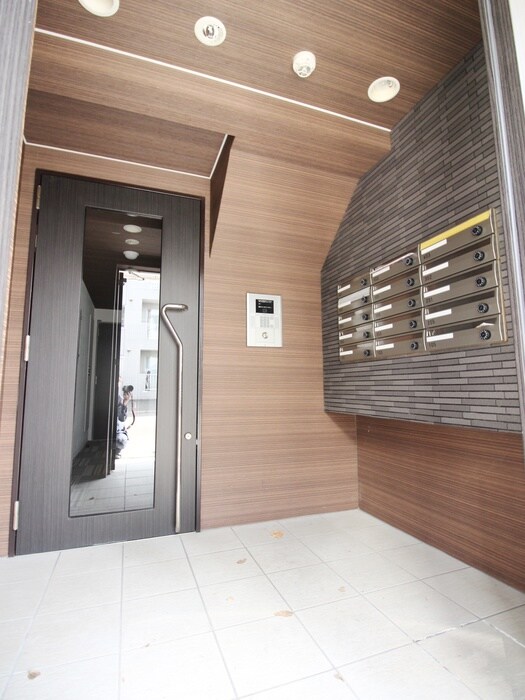 物件外観写真3　(エントランス部分)