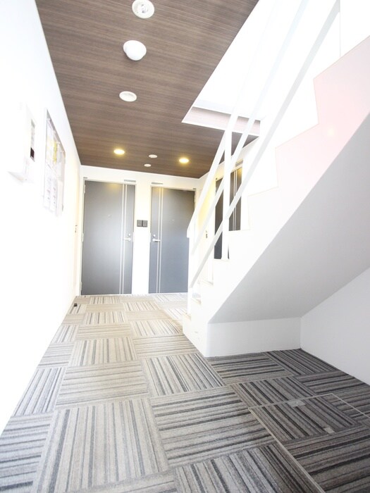 物件外観写真4　(エントランス部分)