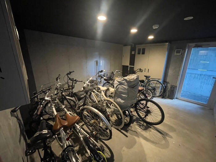 物件外観写真3　(駐輪場)