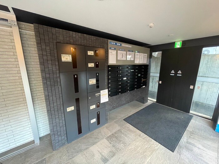 物件外観写真4　(エントランス部分)